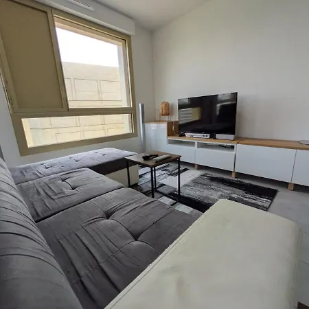 דירה 4-bedrooms With Terrace View, Subway, Stadium, 2 Parkings